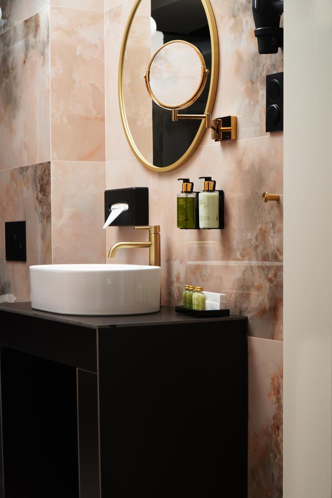 Hotel Pietryna Лодзь Екстер'єр фото