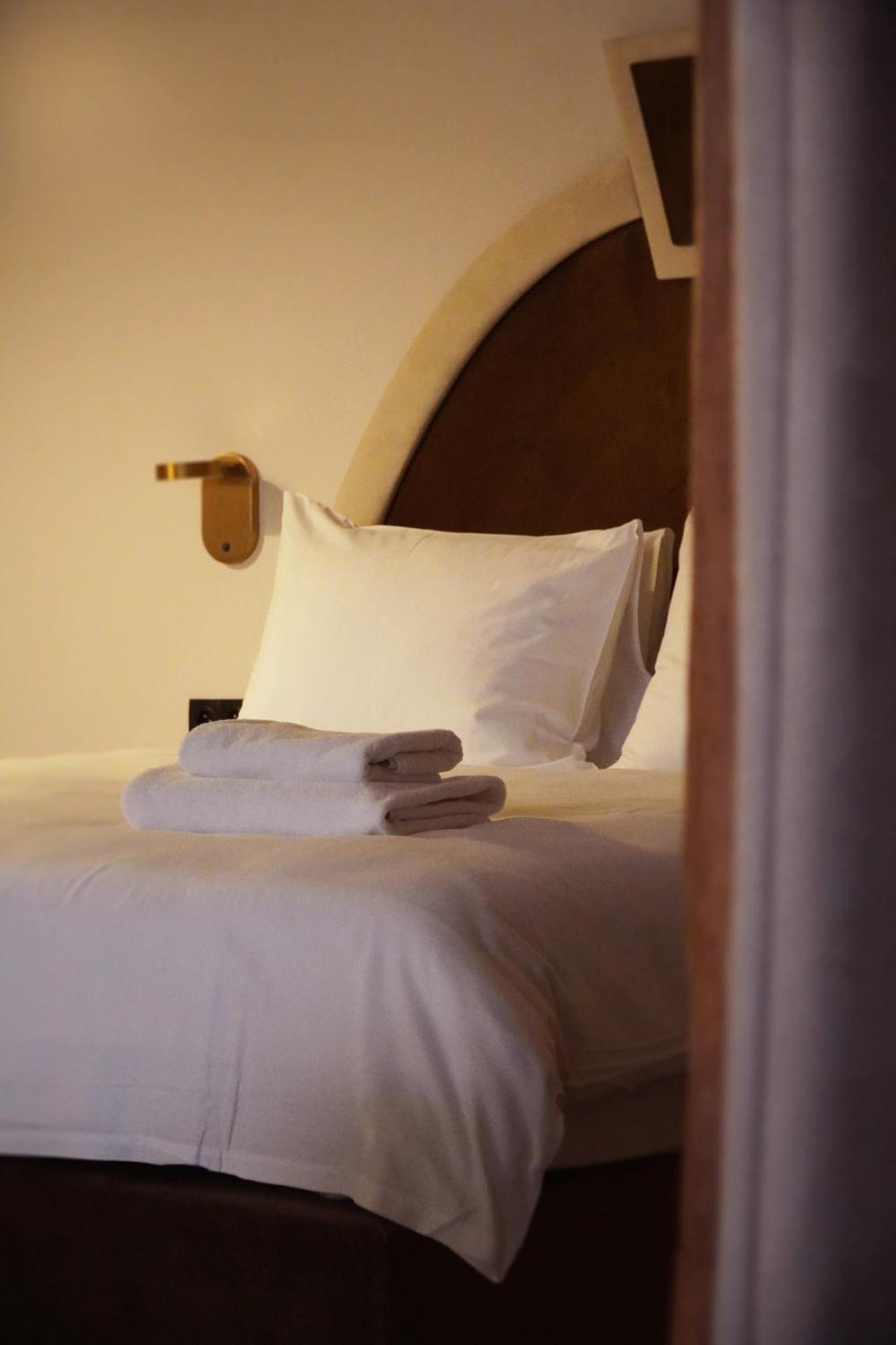 Hotel Pietryna Лодзь Екстер'єр фото